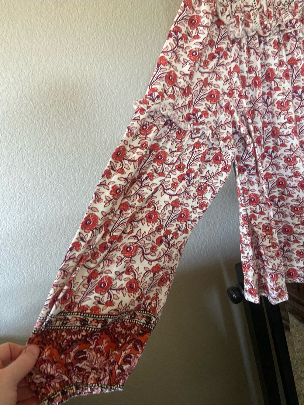 Wonderly Red and White Floral Peasant Blouse - Picture 4 of 9